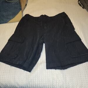 UTILITH EUC MENS SIZE 36 CARGO SHORTS